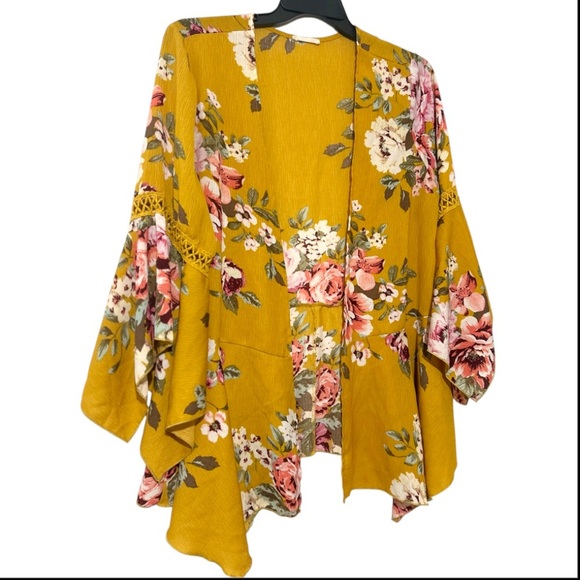 ODDY Flared Sleeve Mustard Yellow Kimono with Floral and Crochet Design Sz 2X - Picture 3 of 8